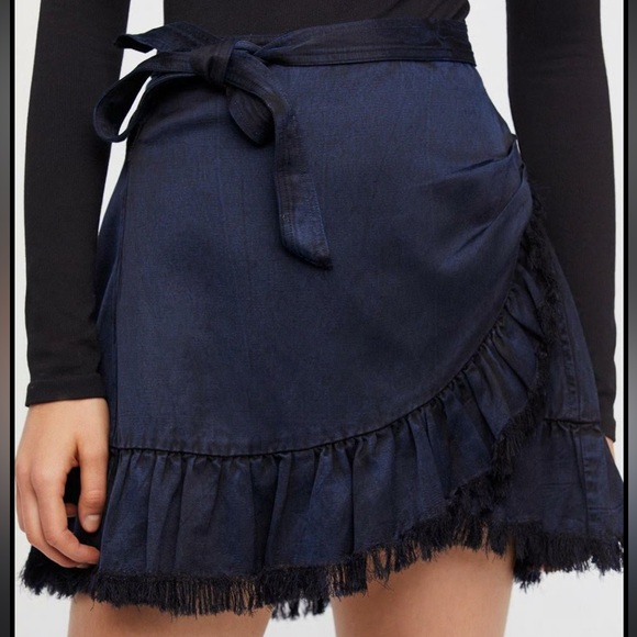 Free People Dresses & Skirts - Free People Tuxedo Navy Mini Skirt size 6